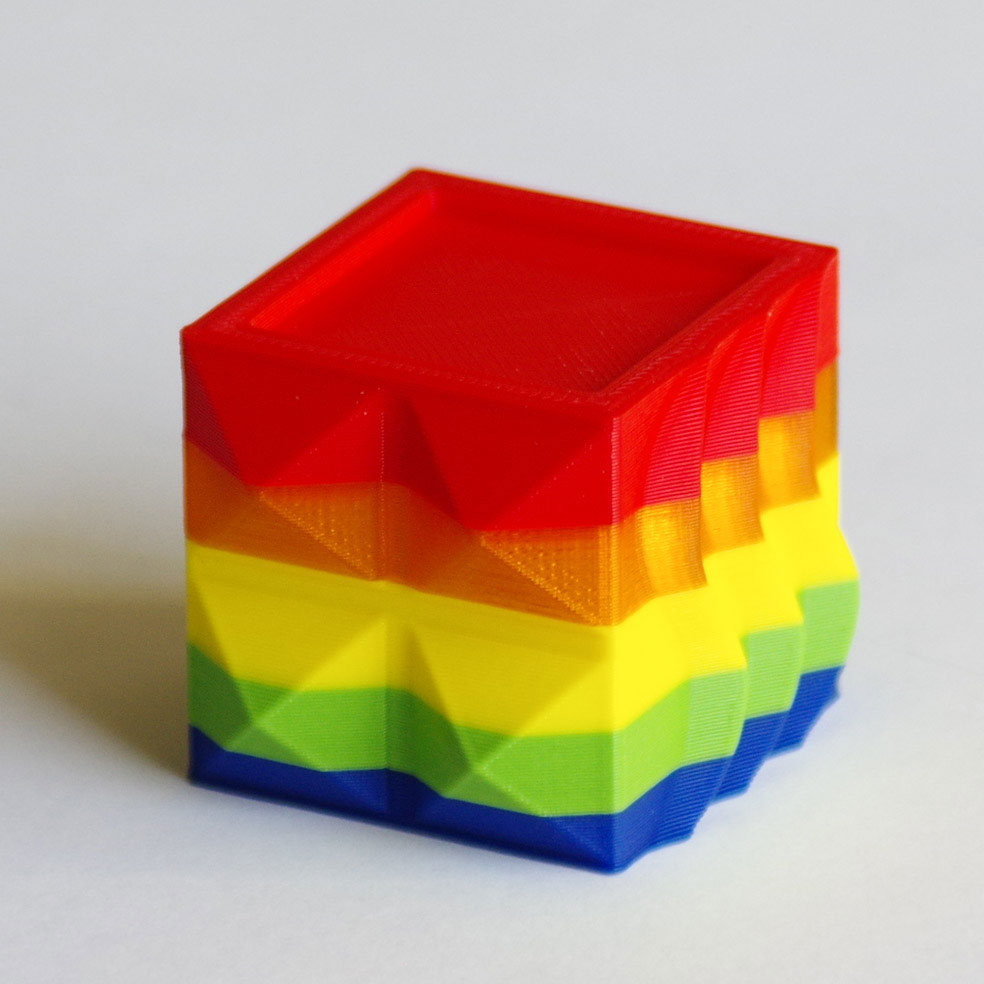 multicolore par couches - PLA Impression 3D - Cube PLA multicolore